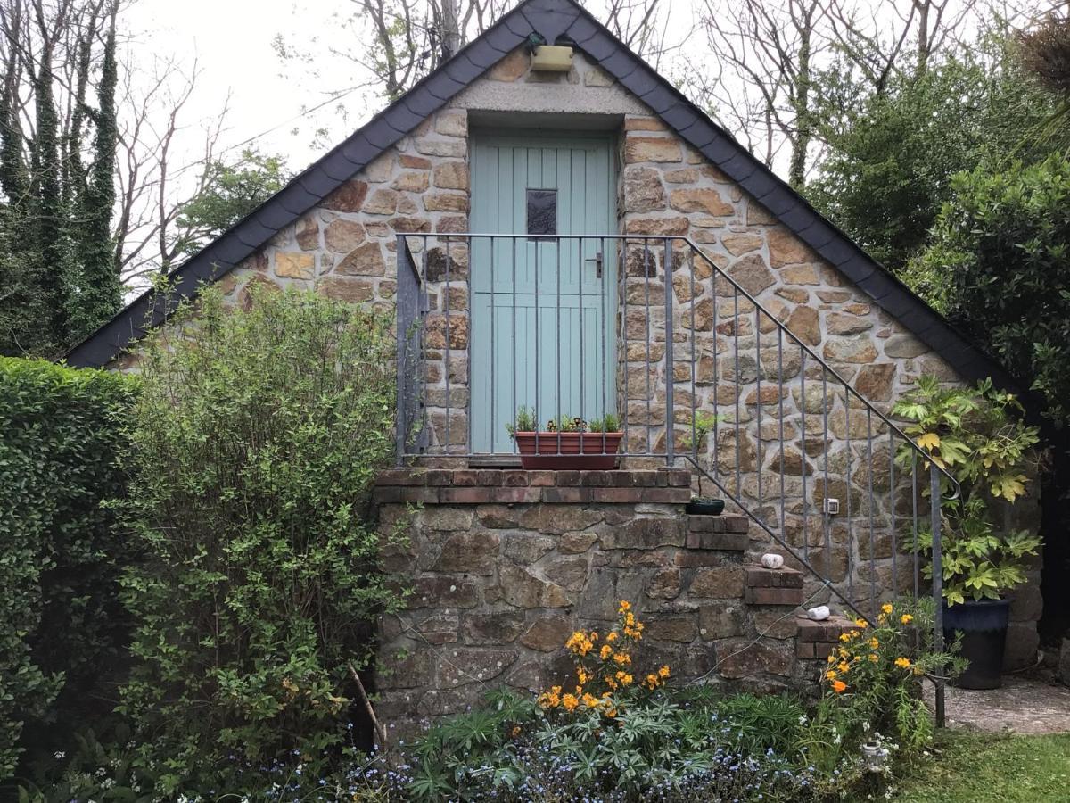 Cozy Camborne Studio Retreat With Two Single Beds Exterior foto