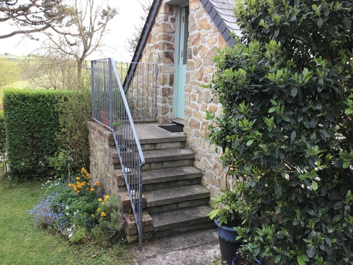 Cozy Camborne Studio Retreat With Two Single Beds Exterior foto