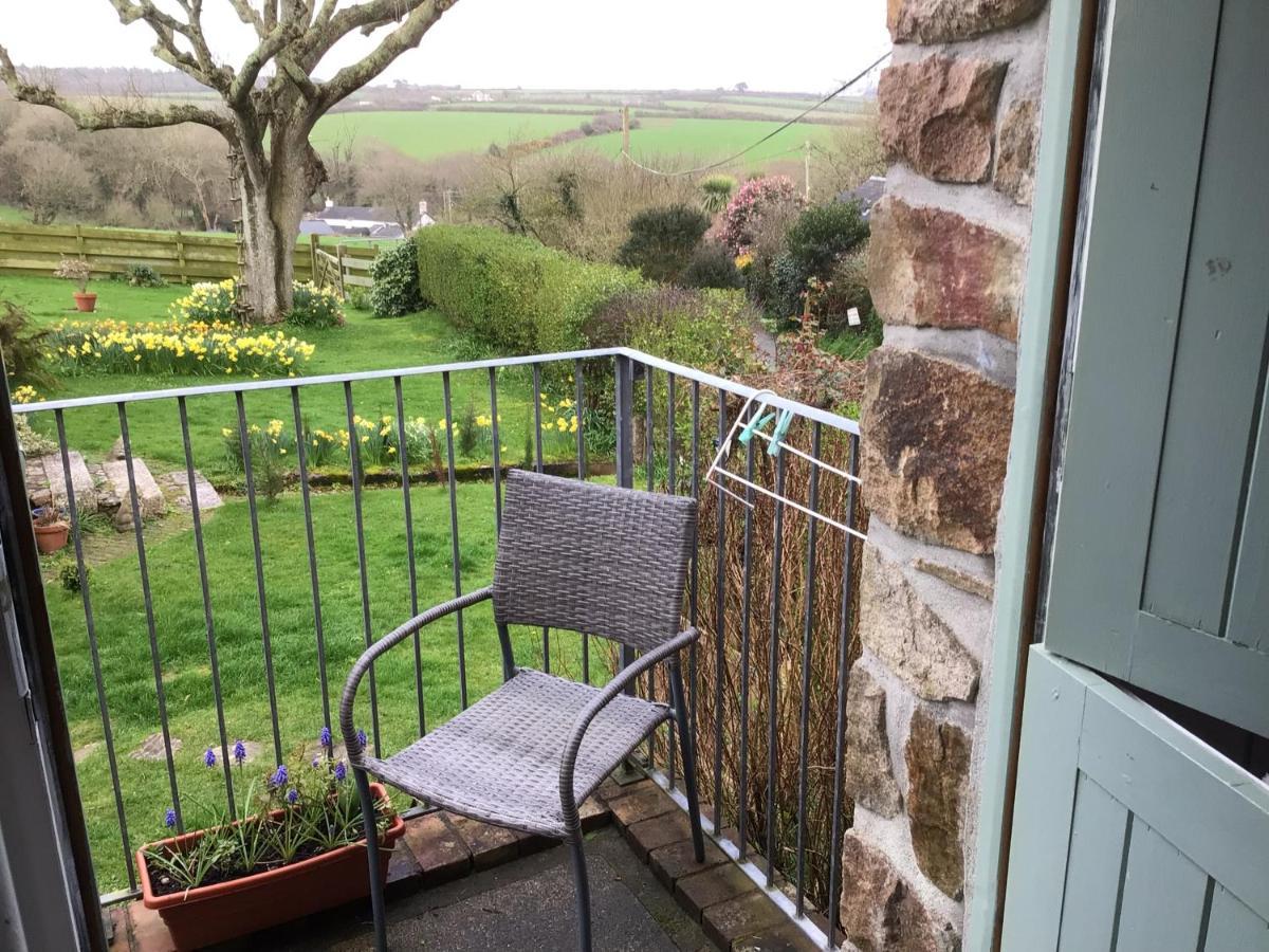 Cozy Camborne Studio Retreat With Two Single Beds Exterior foto